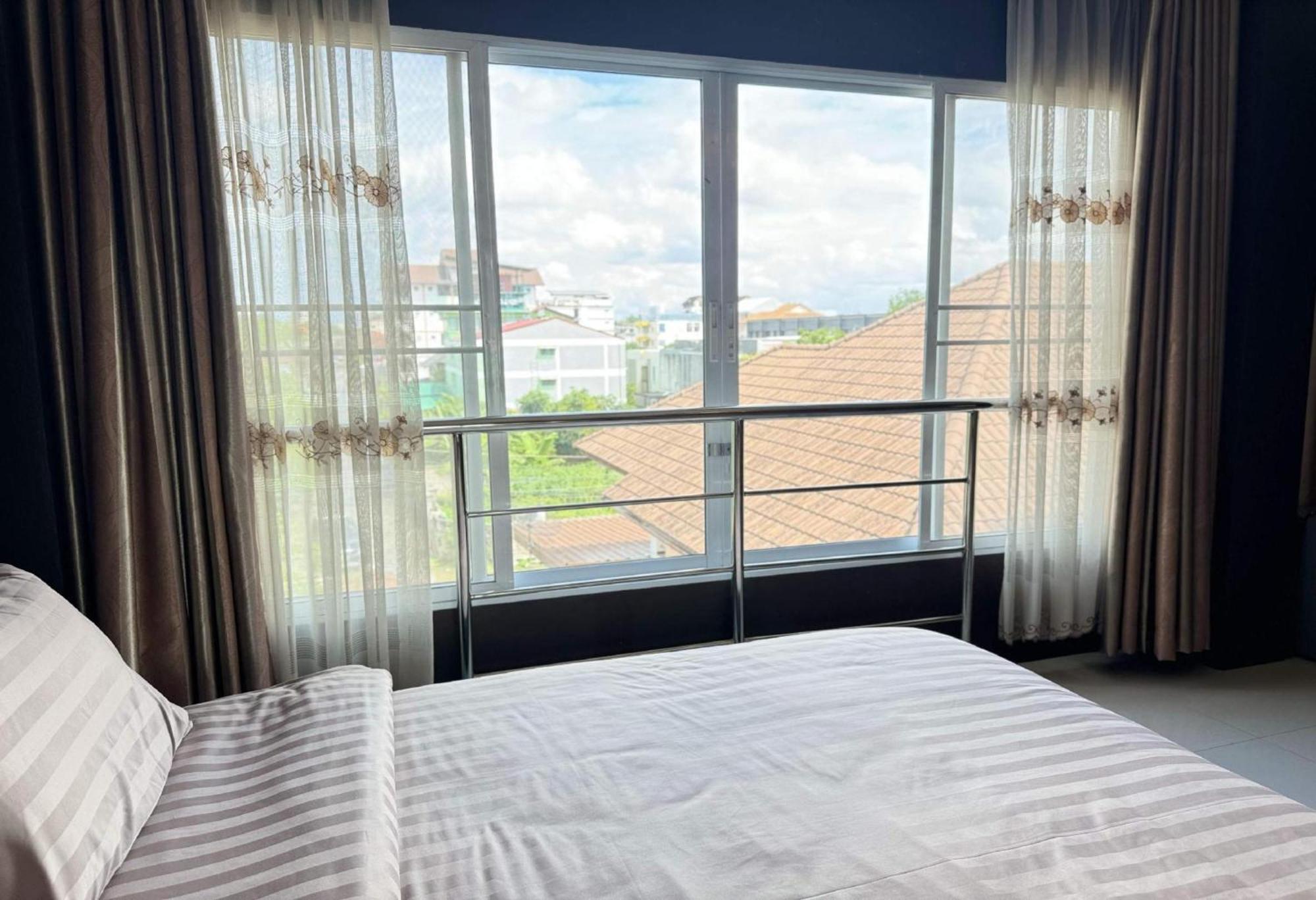 Collection O Bupamontra Chiangmai Hotell Chiang Mai Exteriör bild