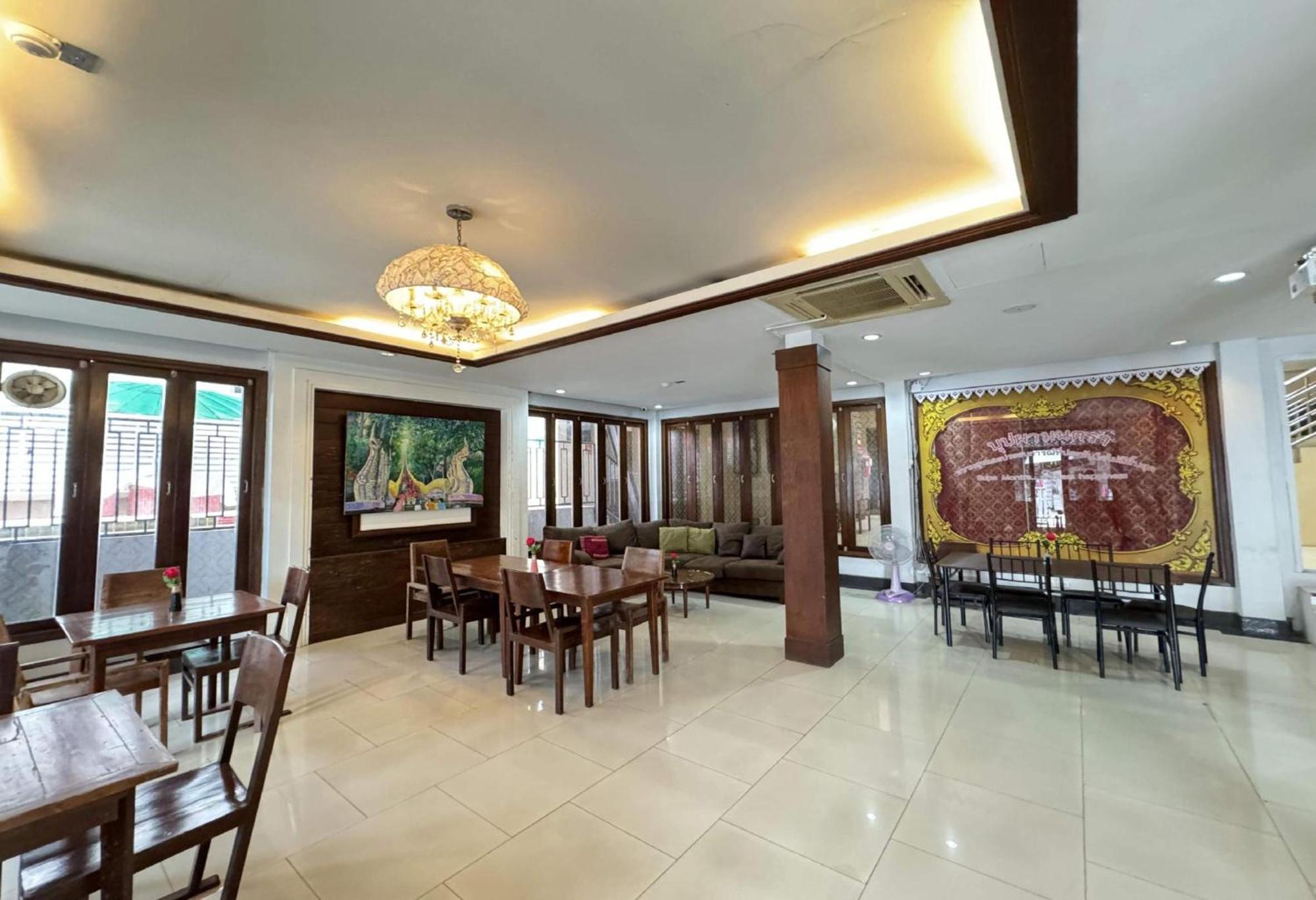 Collection O Bupamontra Chiangmai Hotell Chiang Mai Exteriör bild